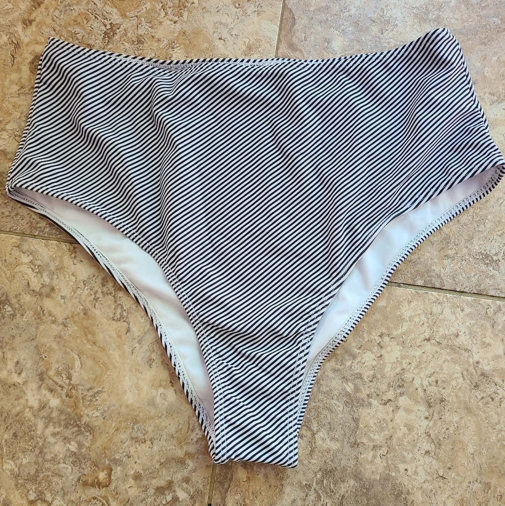 NWOT High waisted bikini bottom